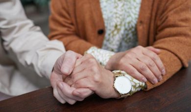 Les fédérations des services à la personne demandent une revalorisation des salaires pour tous les salariés à domicile