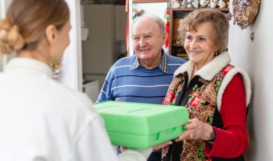 Portage des repas à domicile pour les personnes âgées : une étude de la Fédésap préconise son développement