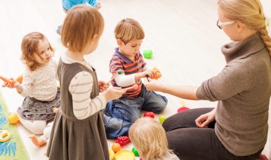 Petite Enfance : un décret précipité, des impacts sous-estimés