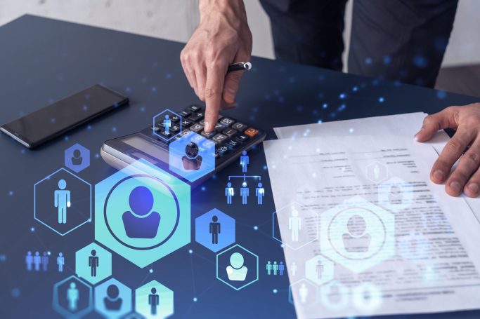 Hr,Specialist,Researching,And,Analyzing,The,Data,Of,Salary,On